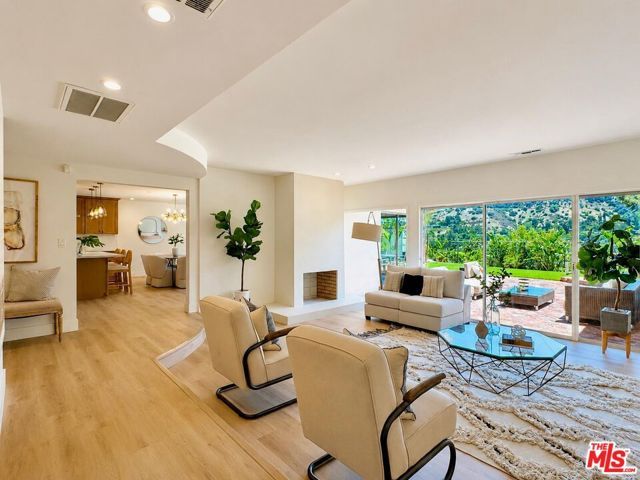 11425 Dona Evita Drive, Studio City (los Angeles), CA 91604