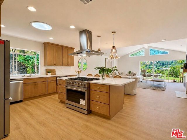 11425 Dona Evita Drive, Studio City (los Angeles), CA 91604