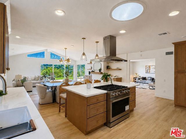 11425 Dona Evita Drive, Studio City (los Angeles), CA 91604