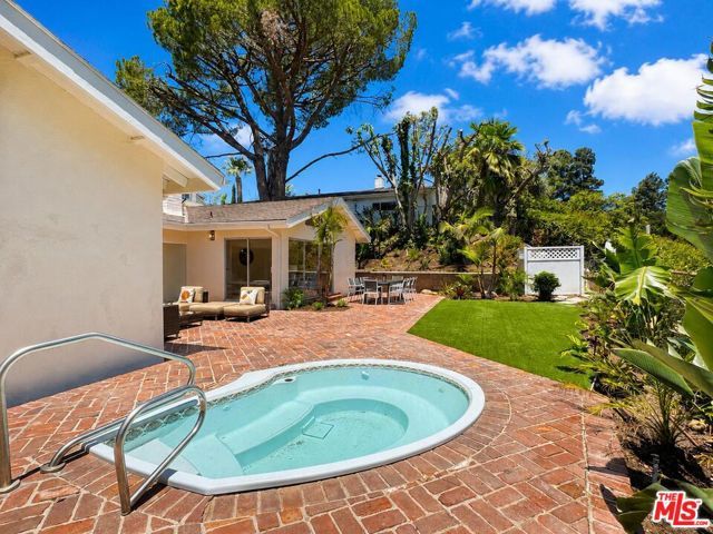 11425 Dona Evita Drive, Studio City (los Angeles), CA 91604