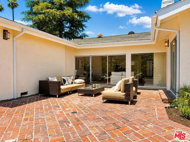 11425 Dona Evita Drive, Studio City (los Angeles), CA 91604