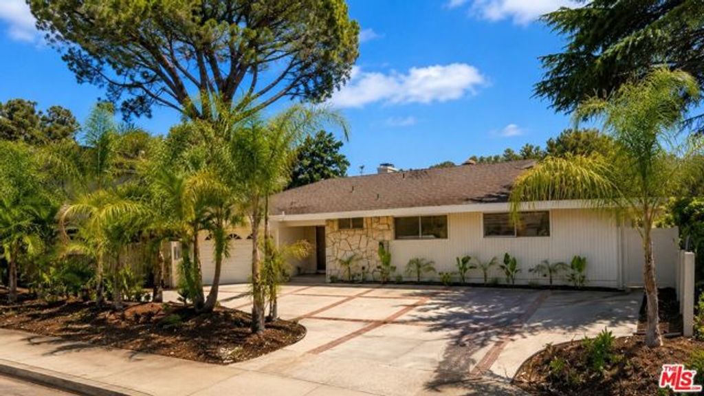 11425 Dona Evita Drive, Studio City (los Angeles), CA 91604