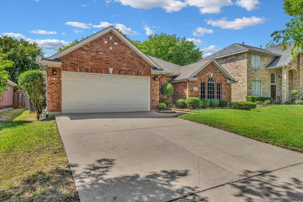 4825 Gloucester Drive, Grand Prairie, TX 75052 — exterior