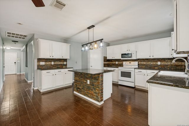8411 Copperbluff, Converse, TX 78109