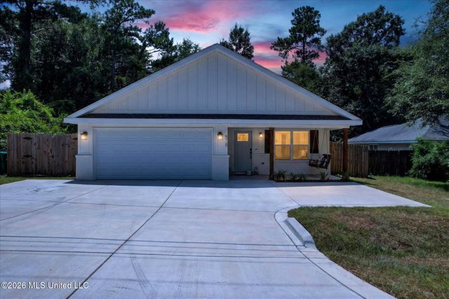 975 Luawai Way, Diamondhead, MS 39525