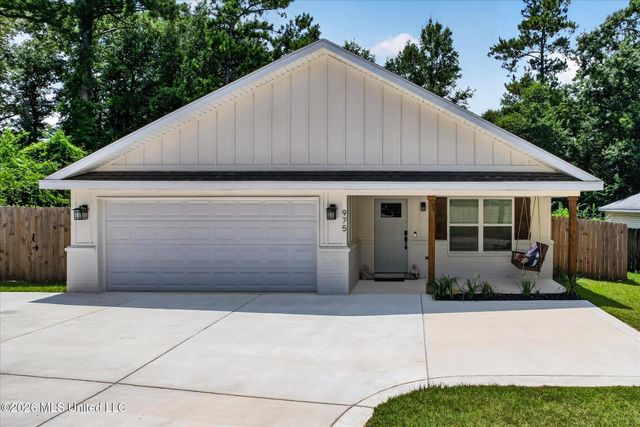 975 Luawai Way, Diamondhead, MS 39525
