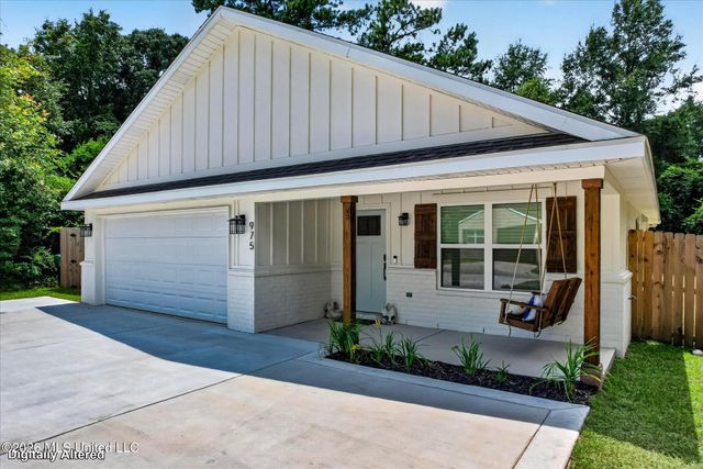 975 Luawai Way, Diamondhead, MS 39525