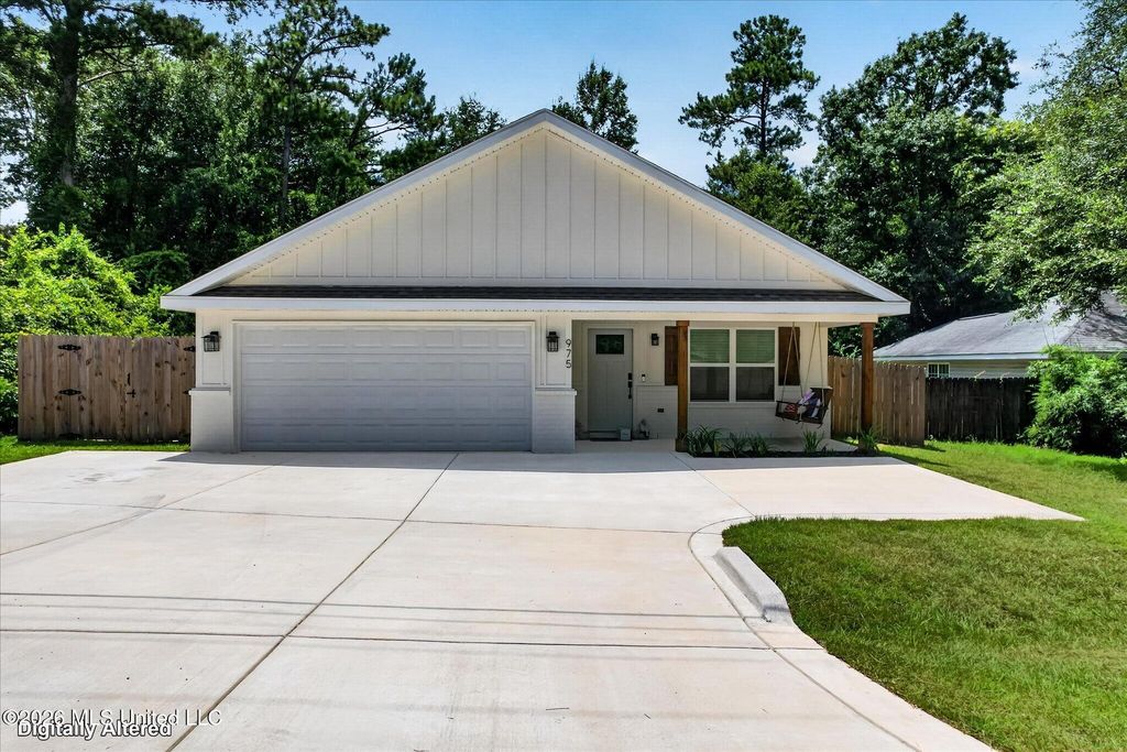 975 Luawai Way, Diamondhead, MS 39525