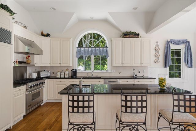 19 Cedarfield Lane, Westhampton, NY 11977