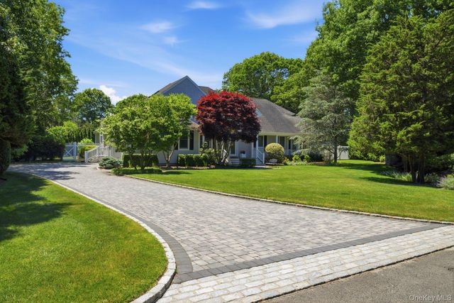 19 Cedarfield Lane, Westhampton, NY 11977