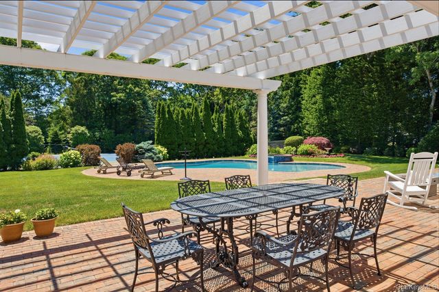 19 Cedarfield Lane, Westhampton, NY 11977