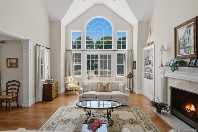 19 Cedarfield Lane, Westhampton, NY 11977
