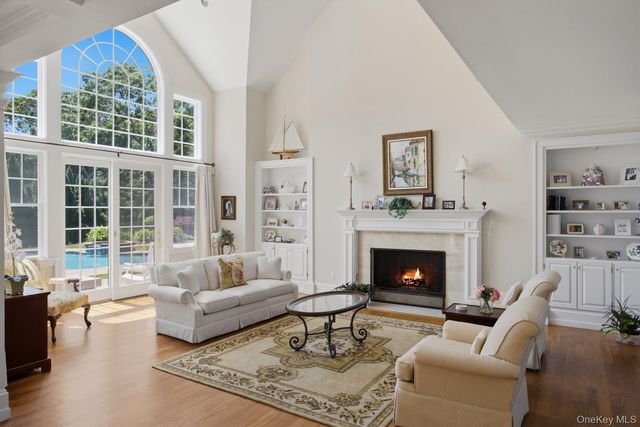 19 Cedarfield Lane, Westhampton, NY 11977