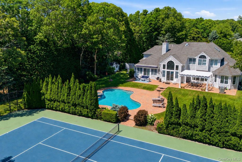 19 Cedarfield Lane, Westhampton, NY 11977