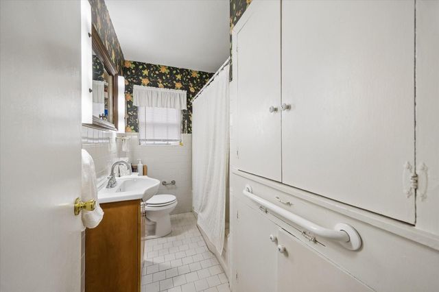 705 W 34th Street, Houston, TX 77018