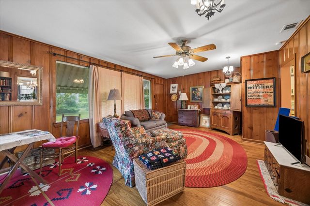 705 W 34th Street, Houston, TX 77018