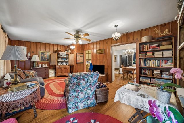 705 W 34th Street, Houston, TX 77018