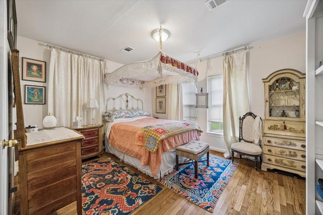 705 W 34th Street, Houston, TX 77018