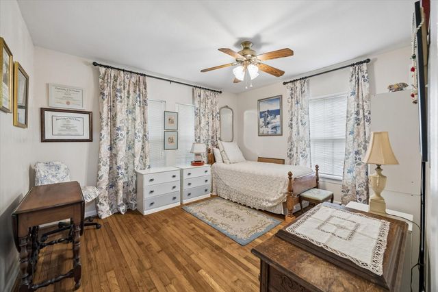705 W 34th Street, Houston, TX 77018