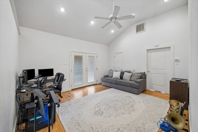 705 W 34th Street, Houston, TX 77018