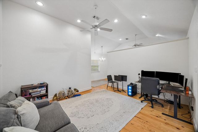 705 W 34th Street, Houston, TX 77018