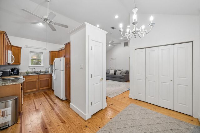 705 W 34th Street, Houston, TX 77018