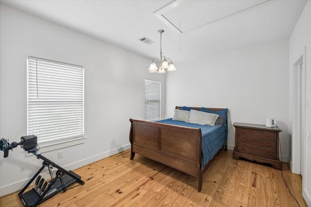705 W 34th Street, Houston, TX 77018