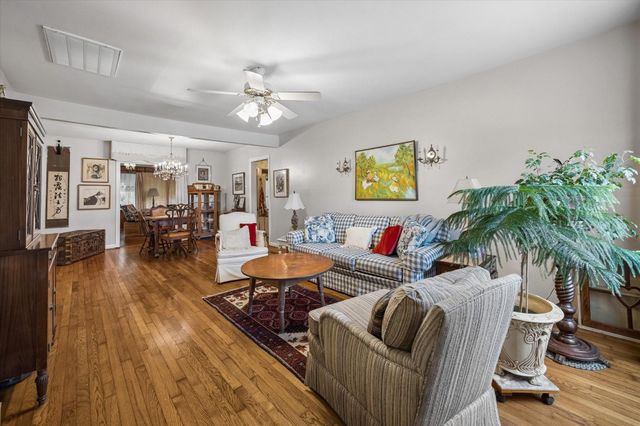 705 W 34th Street, Houston, TX 77018