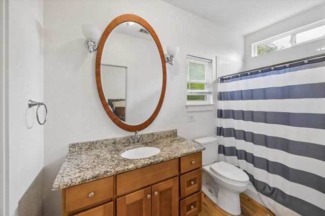 705 W 34th Street, Houston, TX 77018
