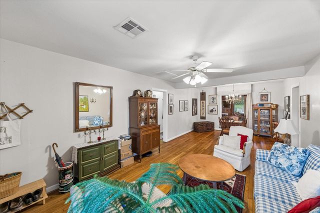 705 W 34th Street, Houston, TX 77018