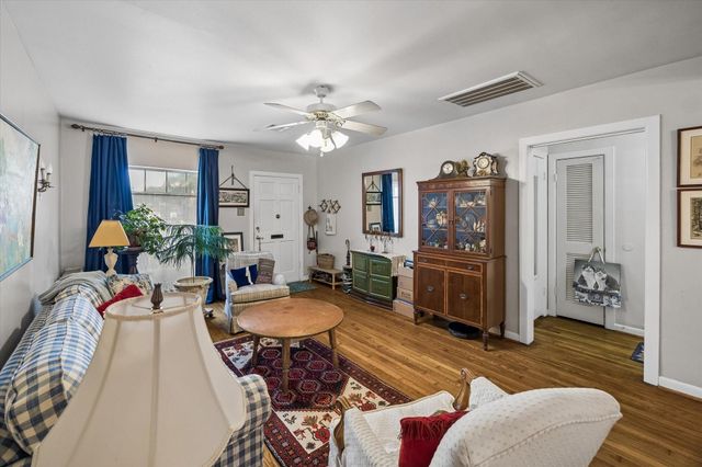705 W 34th Street, Houston, TX 77018