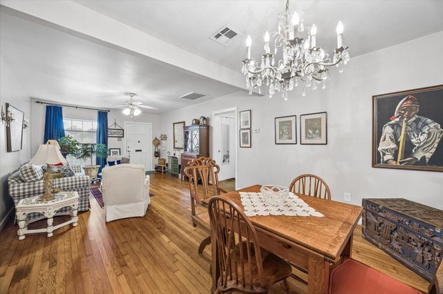705 W 34th Street, Houston, TX 77018
