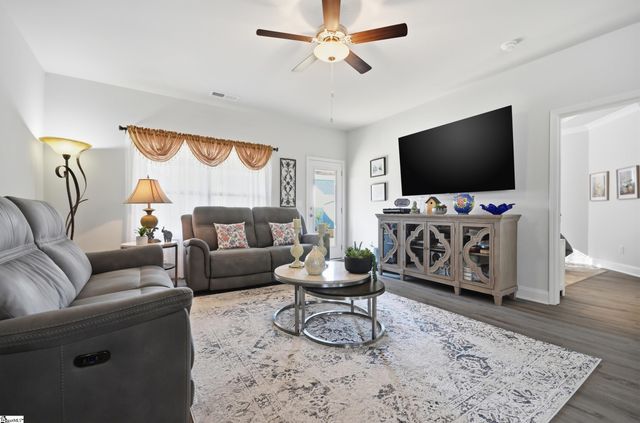 1 Woodcross Drive, Simpsonville, SC 29681