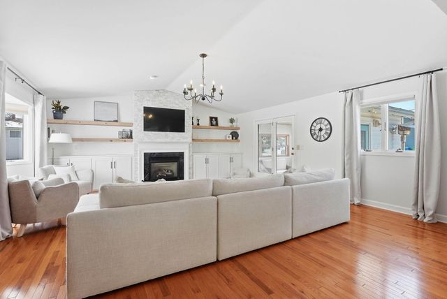 10405 99th Place N, Maple Grove, MN 55369