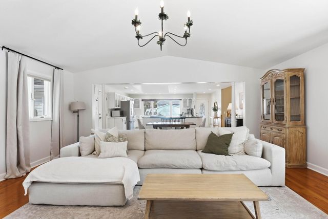 10405 99th Place N, Maple Grove, MN 55369