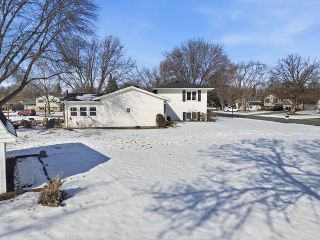 10405 99th Place N, Maple Grove, MN 55369
