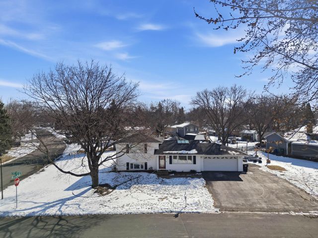 10405 99th Place N, Maple Grove, MN 55369