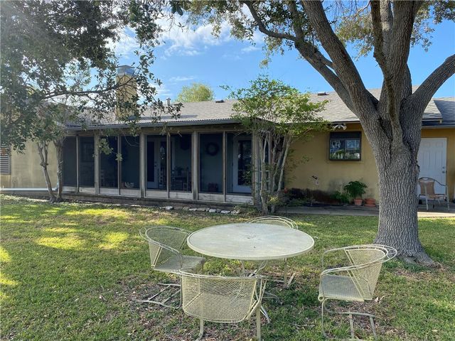 7110 Pharaoh Dr, Corpus Christi, TX 78412