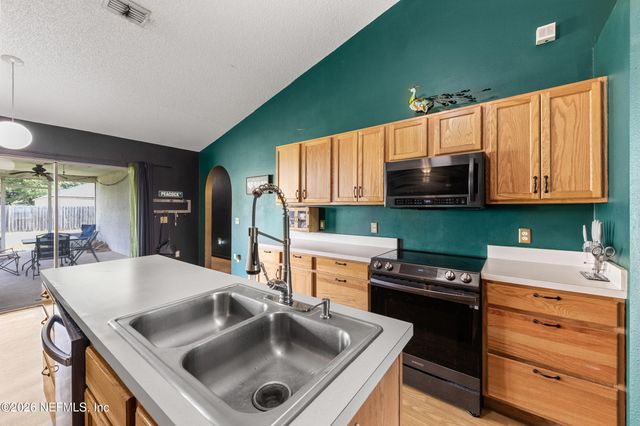 7187 OXFORDSHIRE Avenue, Jacksonville, FL 32219