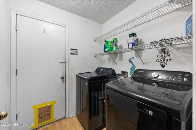 7187 OXFORDSHIRE Avenue, Jacksonville, FL 32219