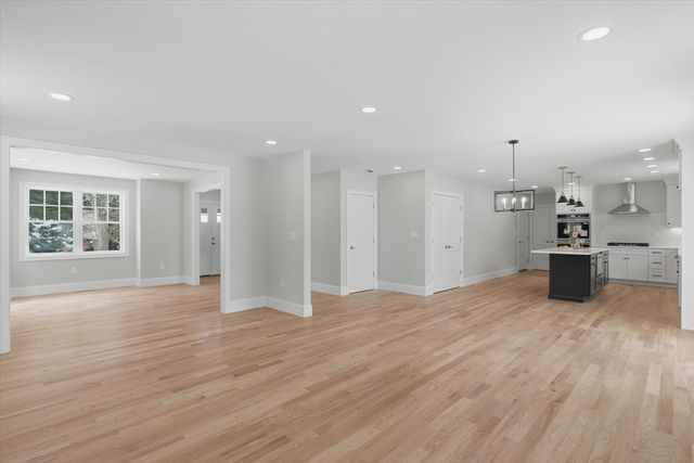 181 Pine Street, Tewksbury, MA 01876