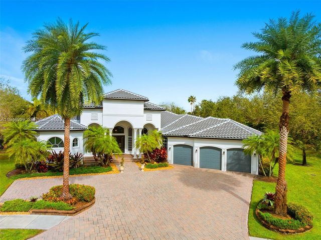 12401 N Stonebrook Circle, Davie, FL 33330