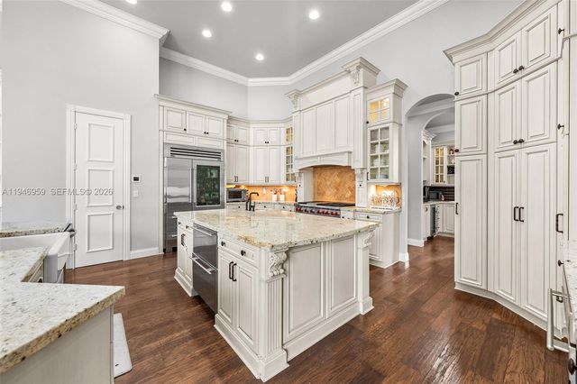 12401 N Stonebrook Circle, Davie, FL 33330