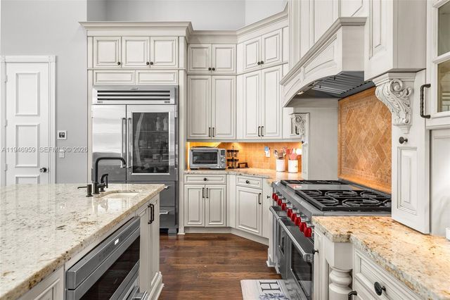 12401 N Stonebrook Circle, Davie, FL 33330