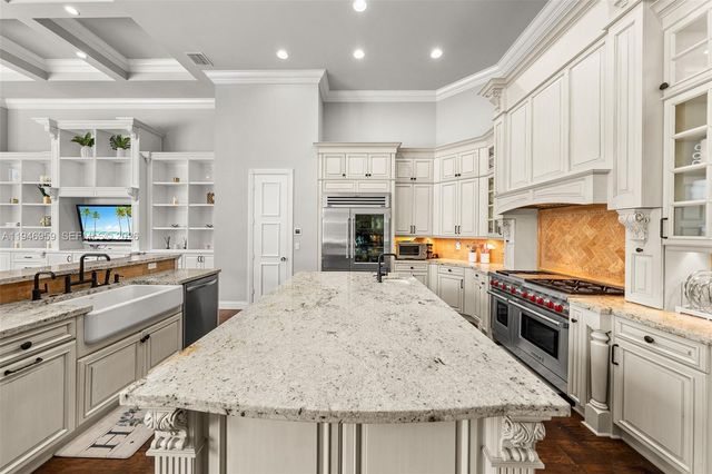 12401 N Stonebrook Circle, Davie, FL 33330