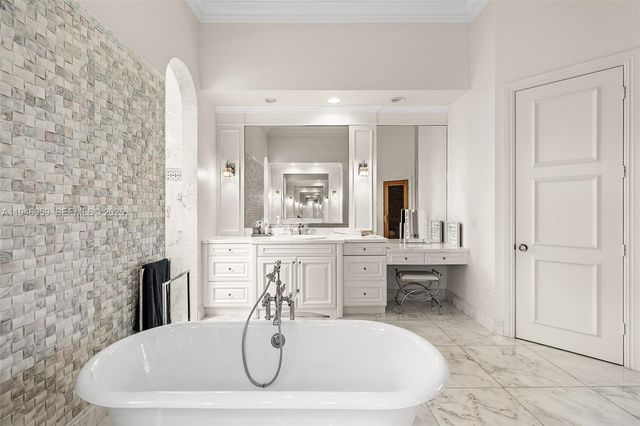 12401 N Stonebrook Circle, Davie, FL 33330