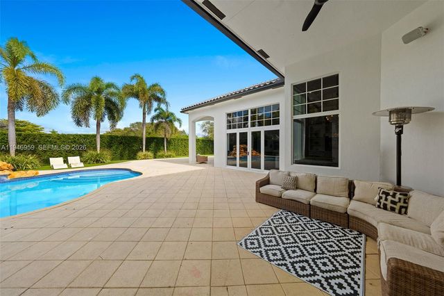12401 N Stonebrook Circle, Davie, FL 33330