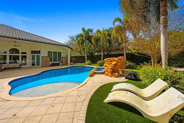 12401 N Stonebrook Circle, Davie, FL 33330