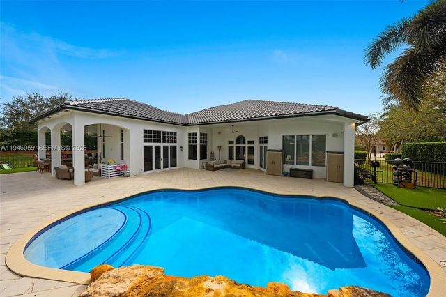12401 N Stonebrook Circle, Davie, FL 33330