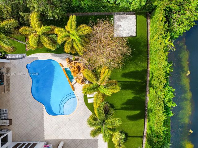 12401 N Stonebrook Circle, Davie, FL 33330